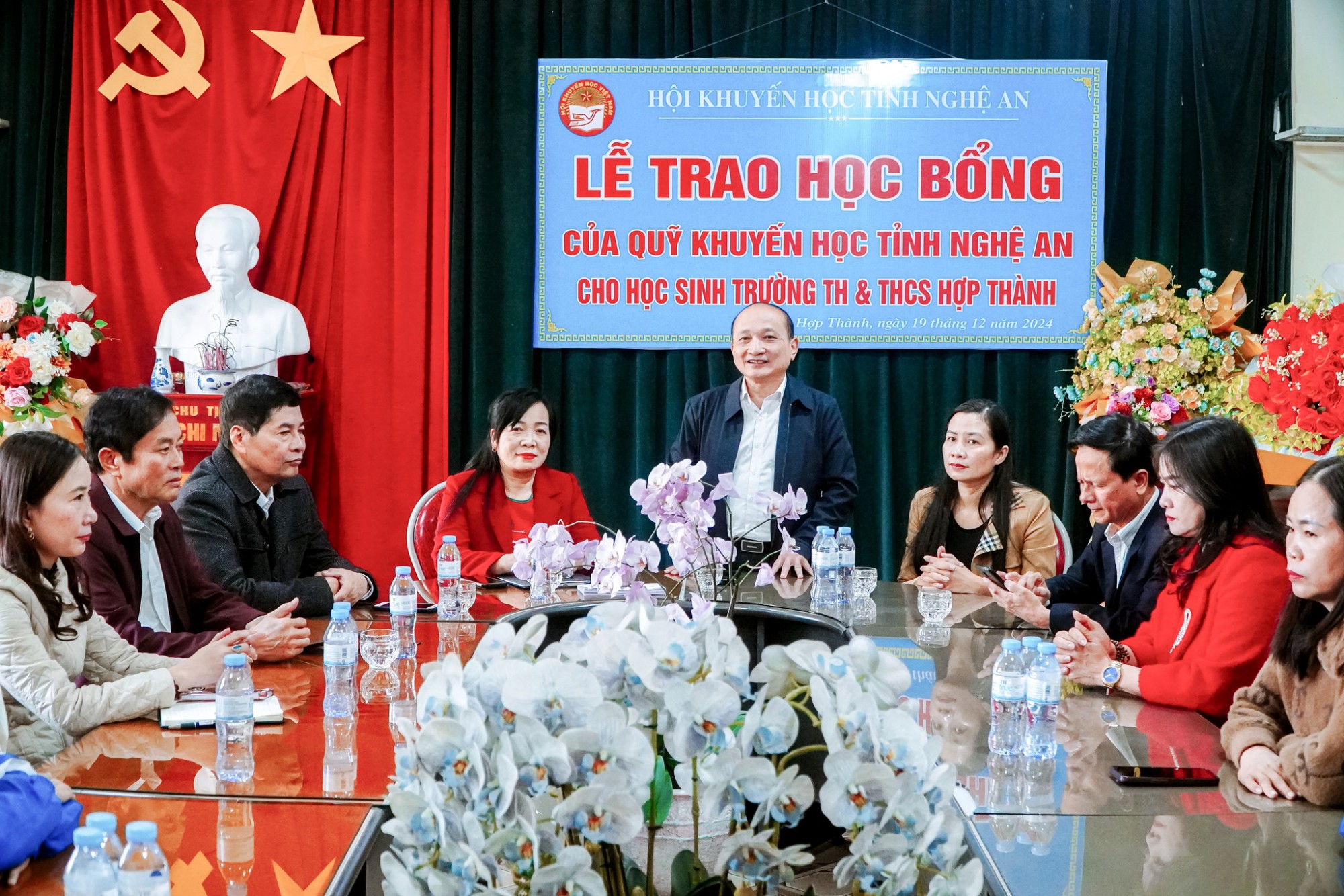 Lễ trao học bổng cho học sinh nghèo vượt khó tại huyện Yên Thành