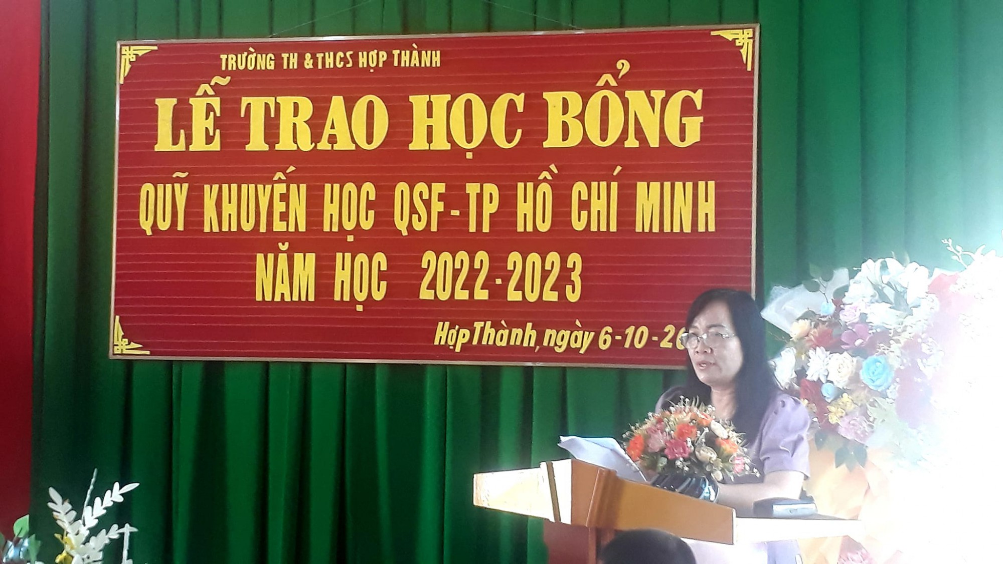 Quỹ khuyến học QSF TP Hồ Chí Minh trao học bổng cho học sinh xã Hợp Thành, huyện Yên Thành
