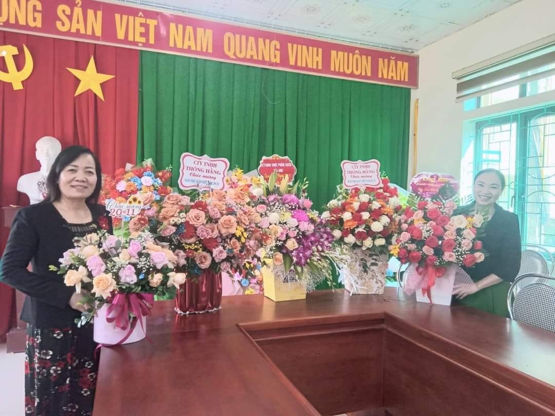 Ấm áp nghĩa tình tri ân thầy cô nhân Ngày Nhà giáo Việt Nam 20/11