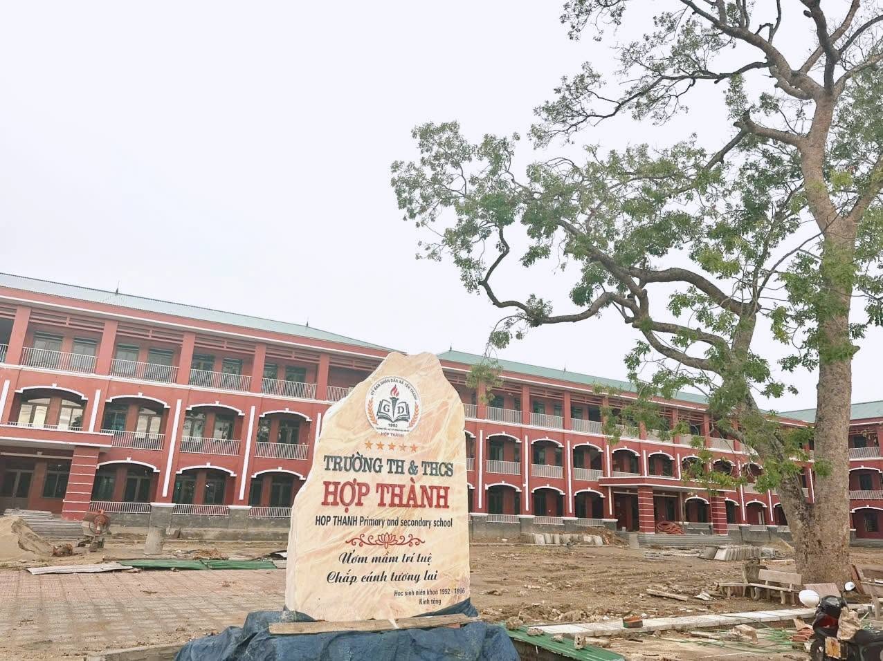 Cựu học sinh niên khóa 1992–1996 tri ân mái trường bằng công trình đầy ý nghĩa